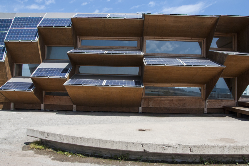 Cómo instalar lámina de protección solar en una ventana